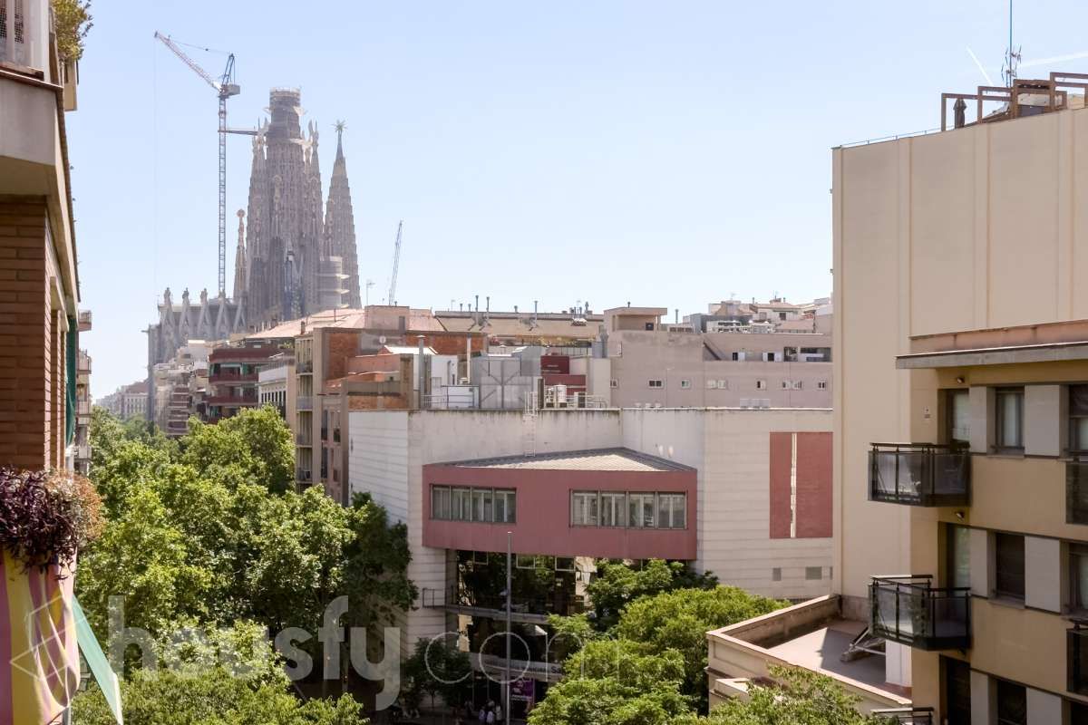 Exterior view of Flat for sale in  Barcelona Capital  with Air Conditioner, Heating and Terrace