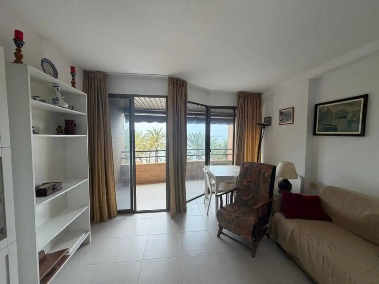 Sala de estar de Apartamento en venta en Almuñécar con Terraza, Amueblado y Piscina comunitaria