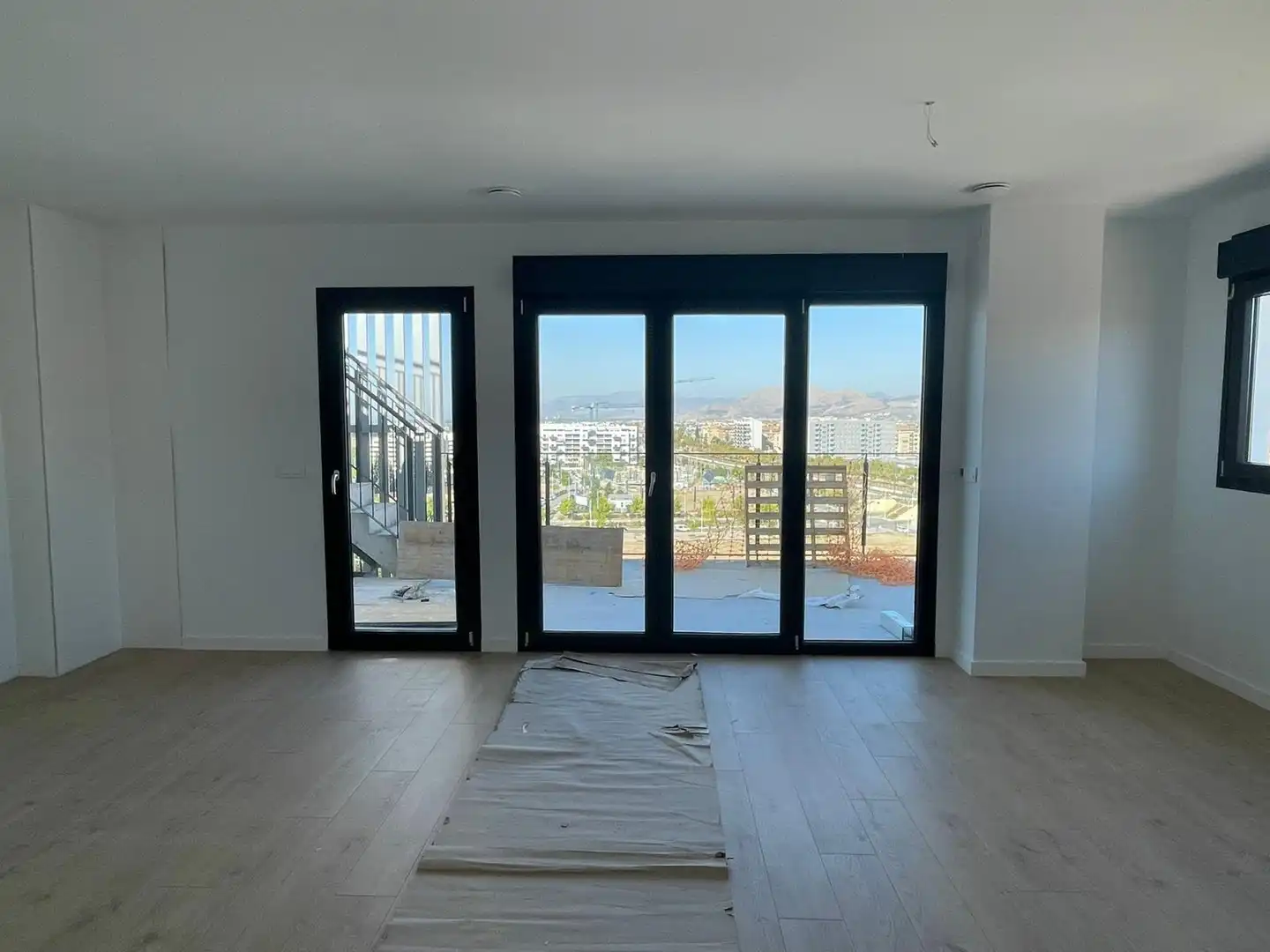Living room of Attic for rent in Granada  with Air Conditioner, Heating and Storage room
