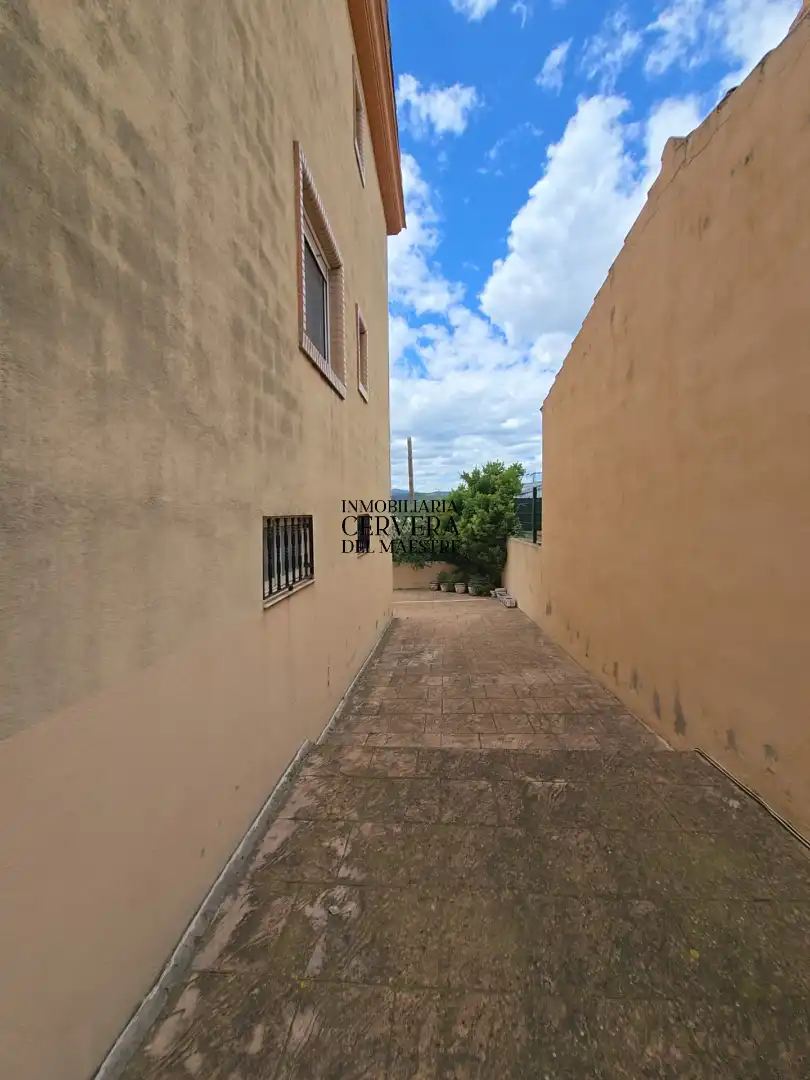 Vista exterior de Casa adosada en venda en La Salzadella amb Aire condicionat, Calefacció i Jardí privat