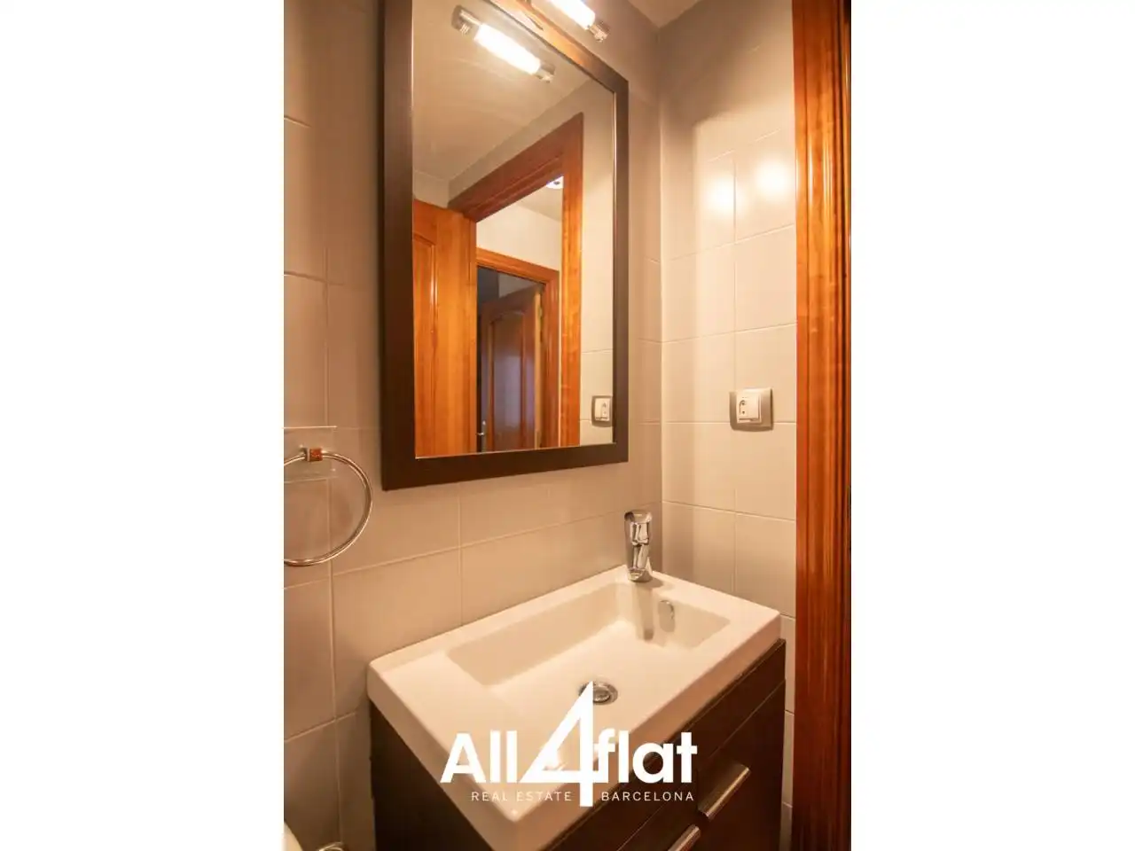 Baño de Piso de alquiler en Barcelona con Parquet y Balcón