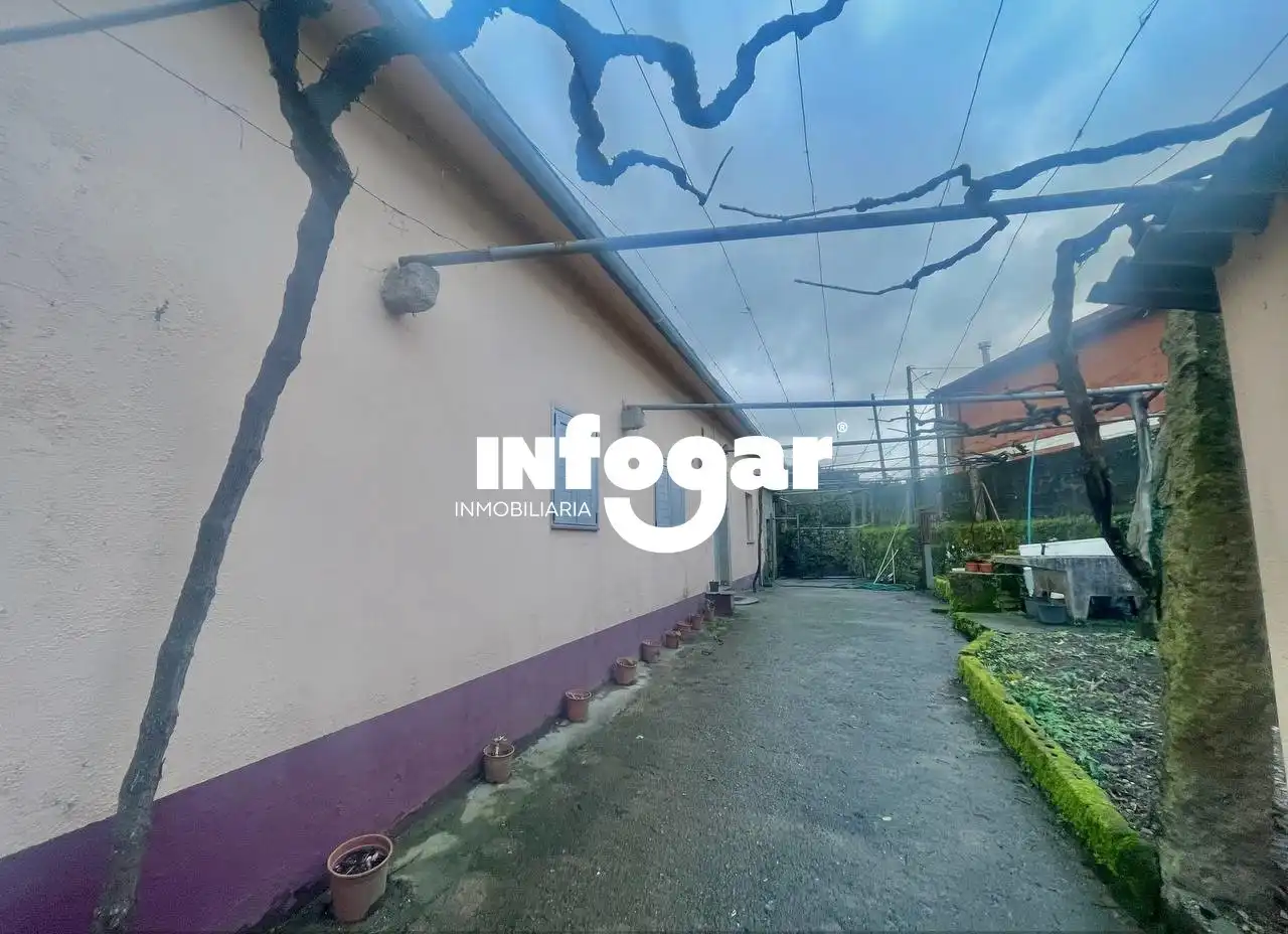 Vista exterior de Casa o xalet en venda en Tomiño amb Jardí privat i Moblat