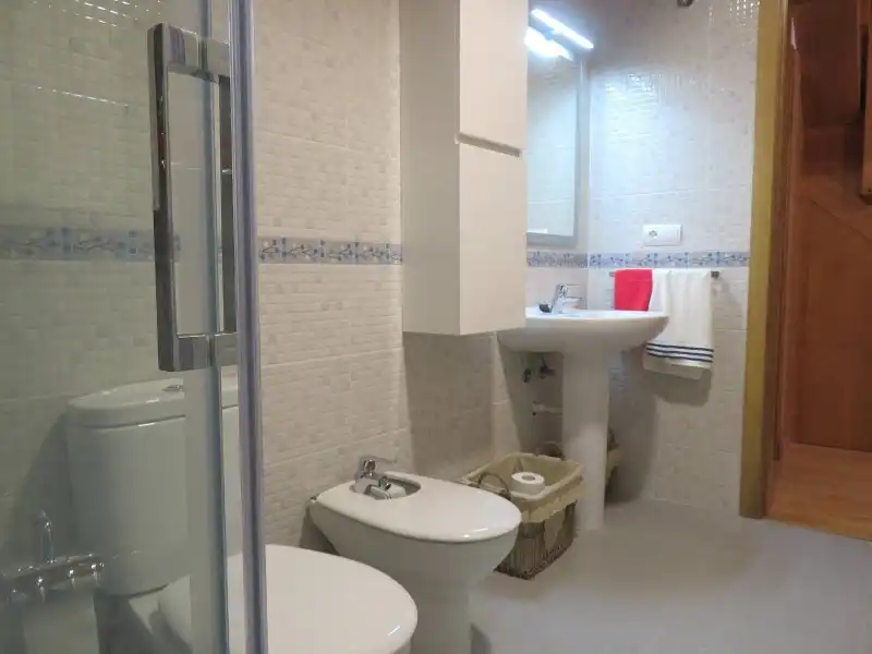 Bany de Casa o xalet en venda en San Andrés del Rabanedo amb Calefacció i Jardí privat