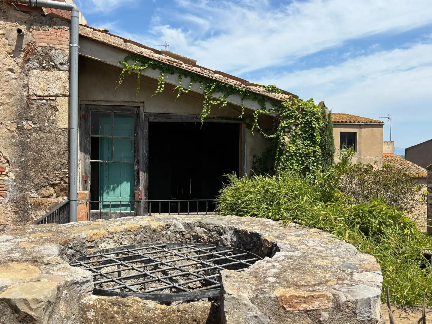 Vista exterior de Finca rústica en venda en Bellcaire d'Empordà amb Terrassa