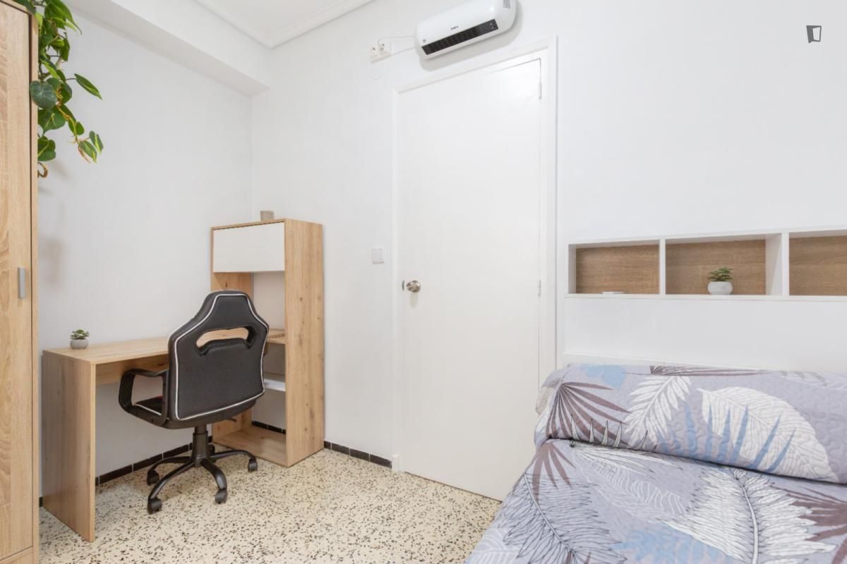 Bedroom of Apartments for share in Elche / Elx  with Air Conditioner, Furnished and Oven