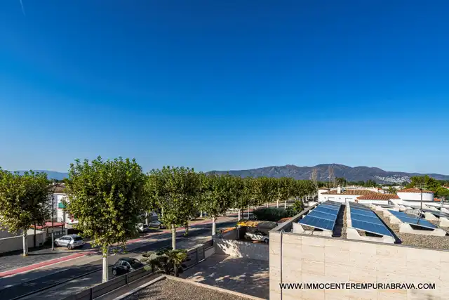 Exterior view of Houses for sale in Empuriabrava  with Air Conditioner, Heating and Private garden