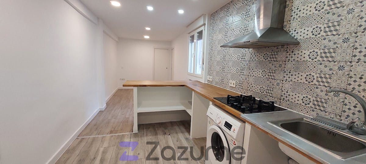 Cuina de Pis de lloguer en  Madrid Capital amb Calefacció, Parquet i Moblat