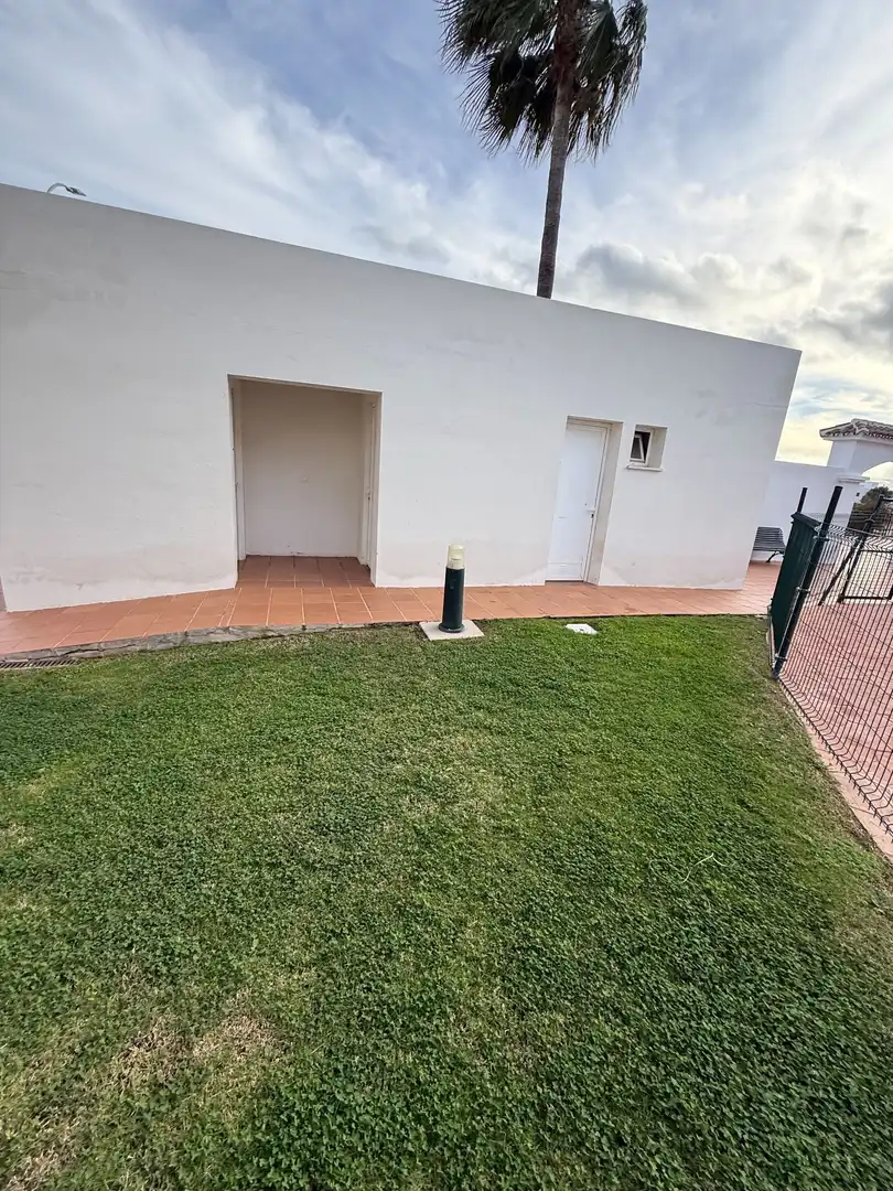 Aparcament de Pis en venda en Benalmádena amb Aire condicionat i Piscina comunitària
