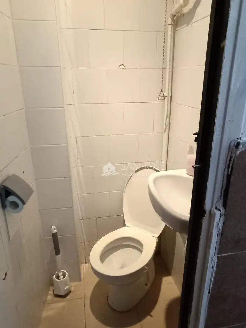 Badezimmer von Geschaftsraum zur Miete in Monforte del Cid mit Klimaanlage