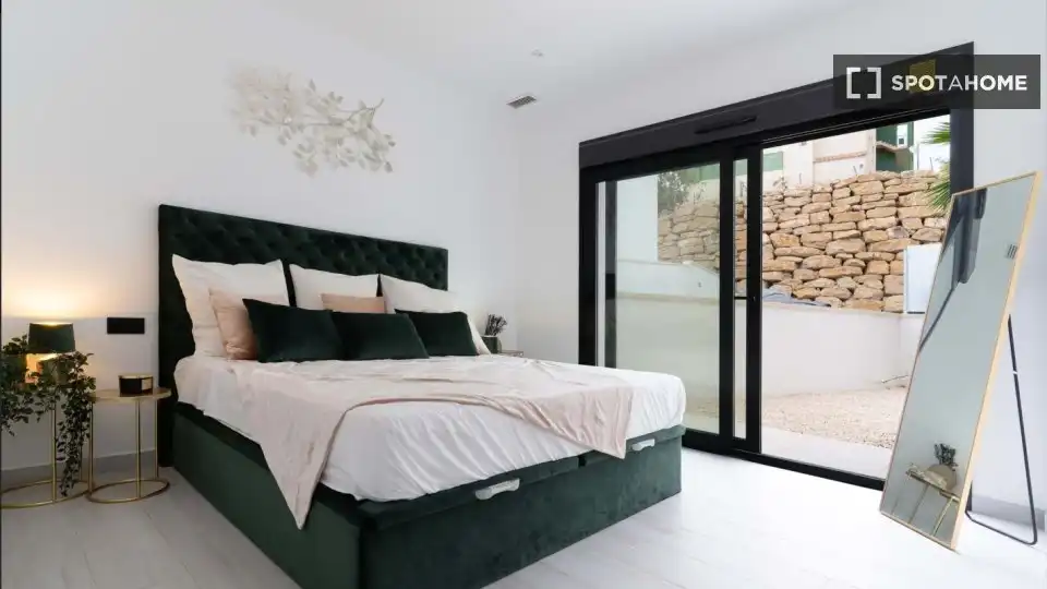Habitación de Apartamento para compartir en Finestrat con Aire acondicionado, Terraza y Amueblado