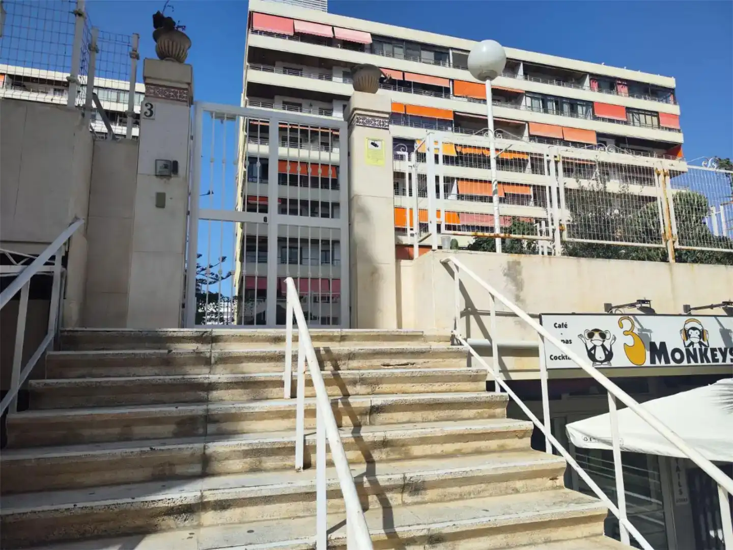 Vista exterior de Apartament de lloguer en Torremolinos amb Aire condicionat i Piscina