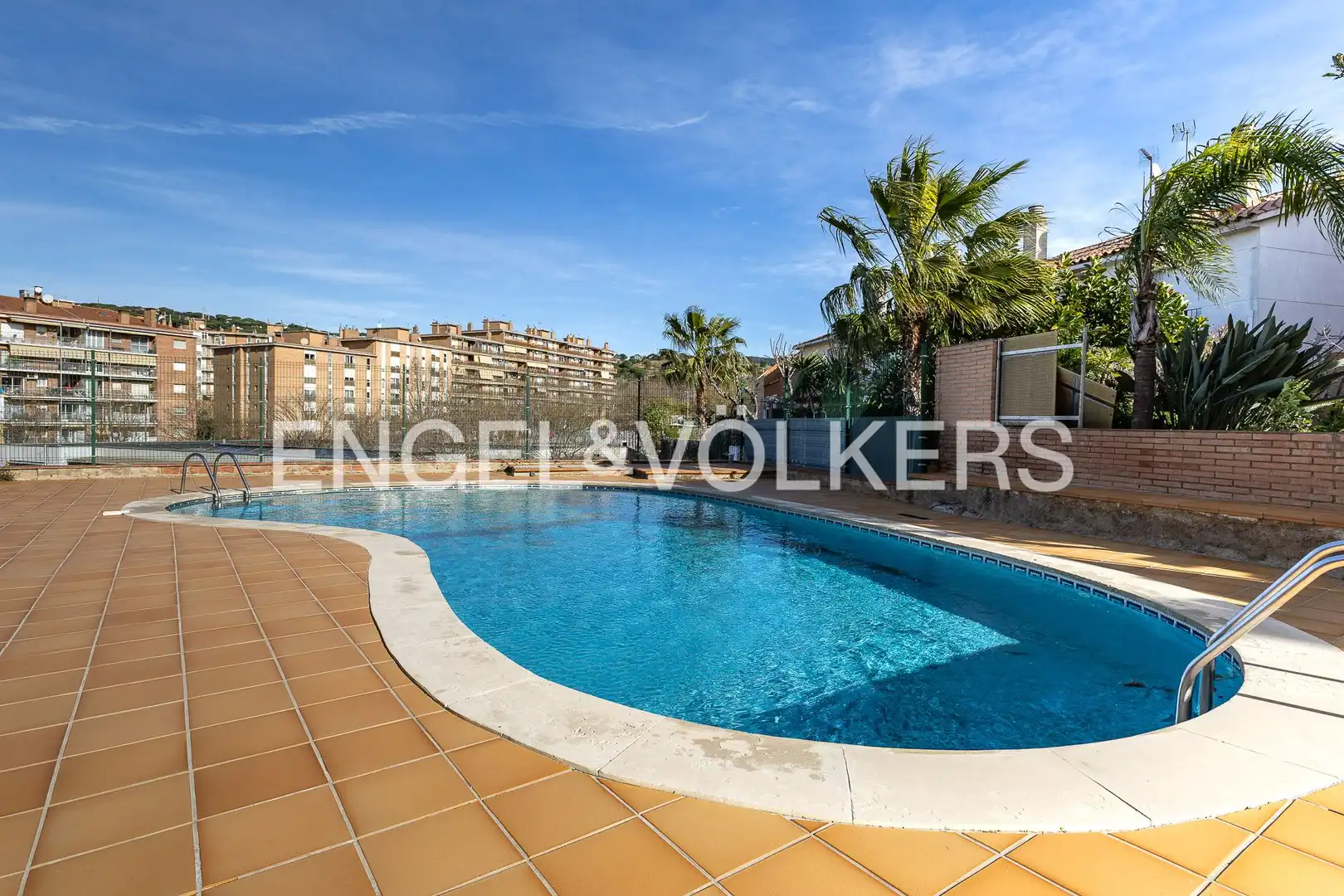 Schwimmbecken von Wohnung zum Verkauf in Mataró mit Klimaanlage, Heizung und Terrasse