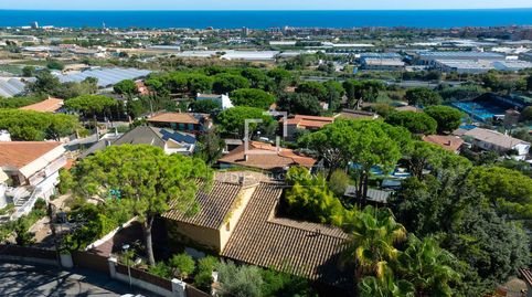Espaciosa casa con vistas, jardín y piscina en venta en Cabrils, imagen 4