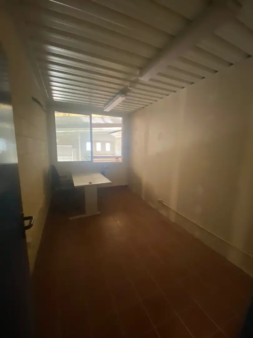 Fabrikhallen zur Miete in Alovera