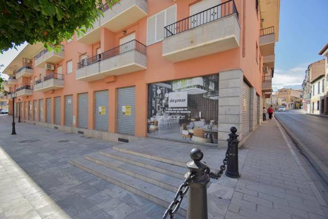 Local comercial en Alquiler en Real de Málaga Esquina Plaza Iglesia en Las Flores - Huerta