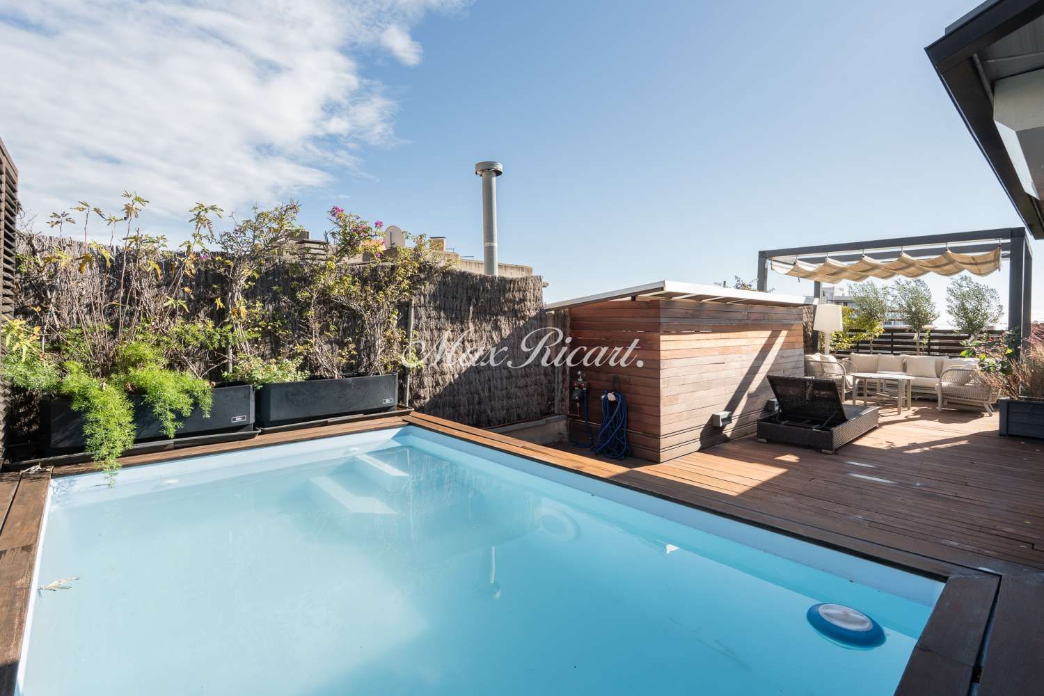 Swimming pool of Attic for sale in  Barcelona Capital  with Air Conditioner, Heating and Terrace