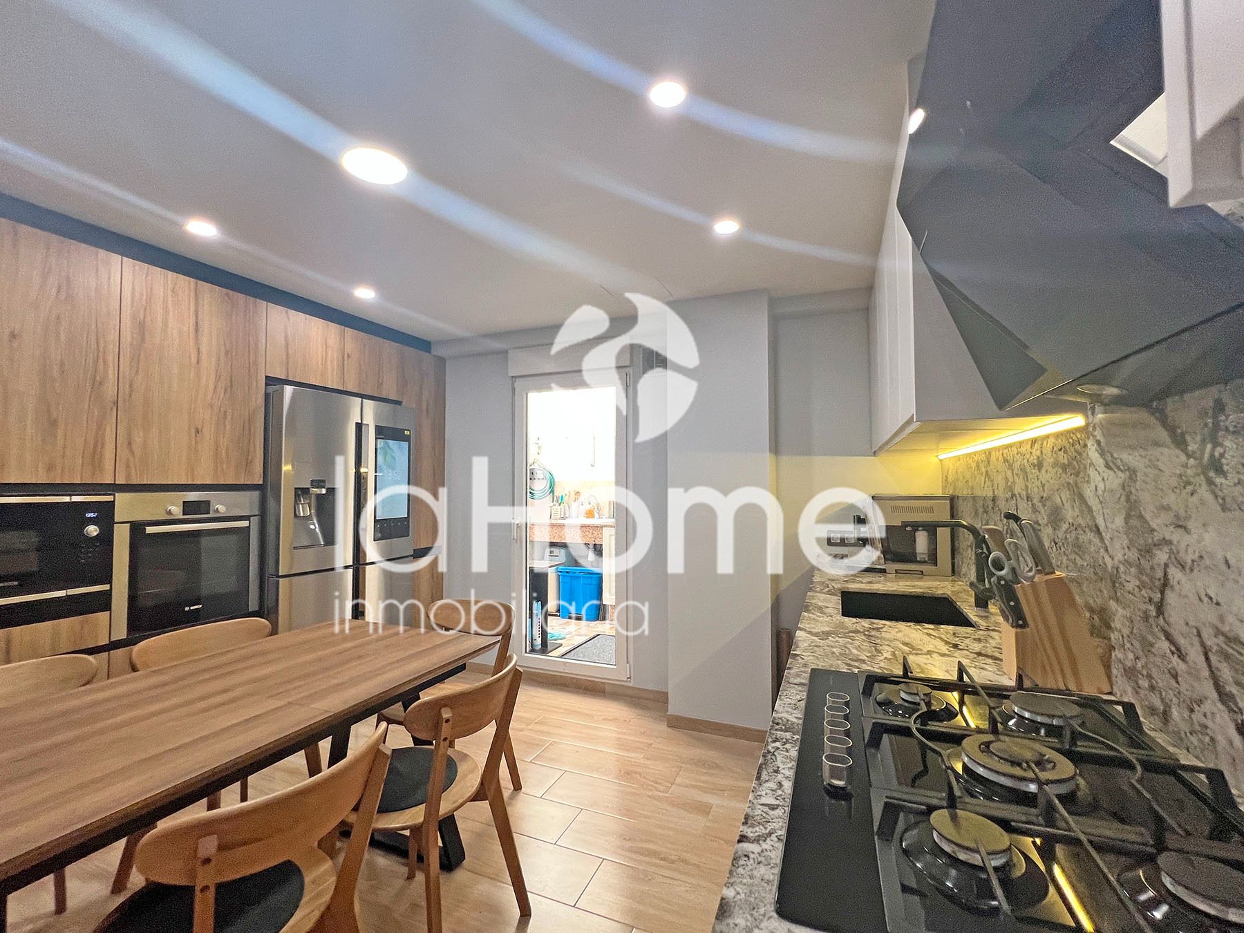 Kitchen of Flat for sale in Mislata  with Air Conditioner, Heating and Oven