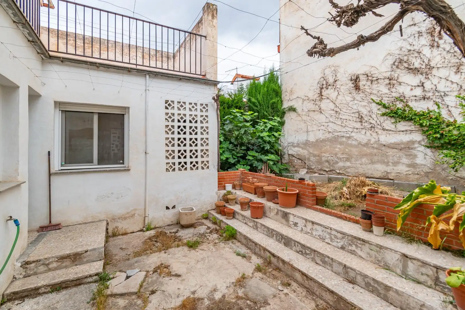 Jardí de Casa adosada en venda en La Zubia amb Terrassa