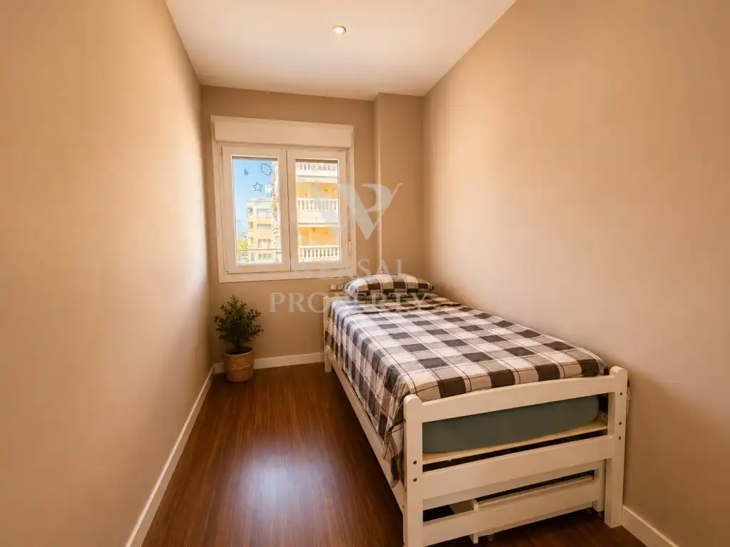 Schlafzimmer von Wohnungen zum Verkauf in Salou mit Klimaanlage, Privatgarten und Möbliert