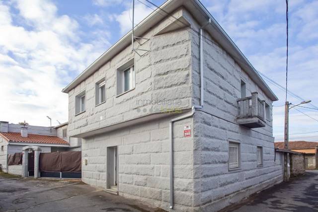 Casa-chalet en Venta en Vilardevós