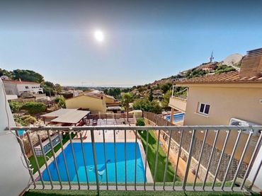 Casa bifamiliare con balcone in vendita a Avenida del Comte Gómez de Orbaneja