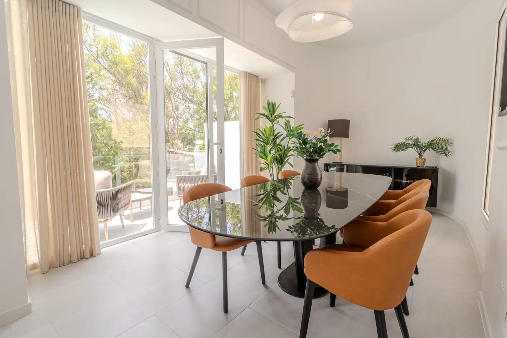 Menjador de Casa o xalet de lloguer en Marbella amb Aire condicionat, Calefacció i Jardí privat