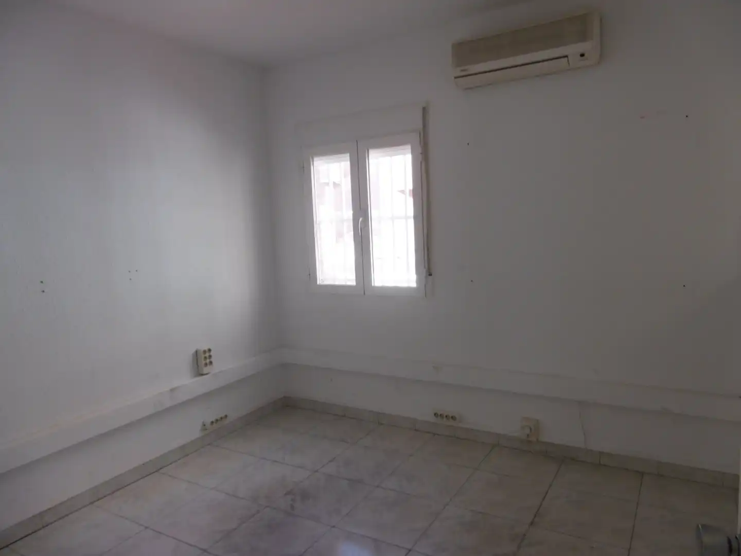 Bedroom of Office for rent in Madrid  with Air Conditioner and Heating