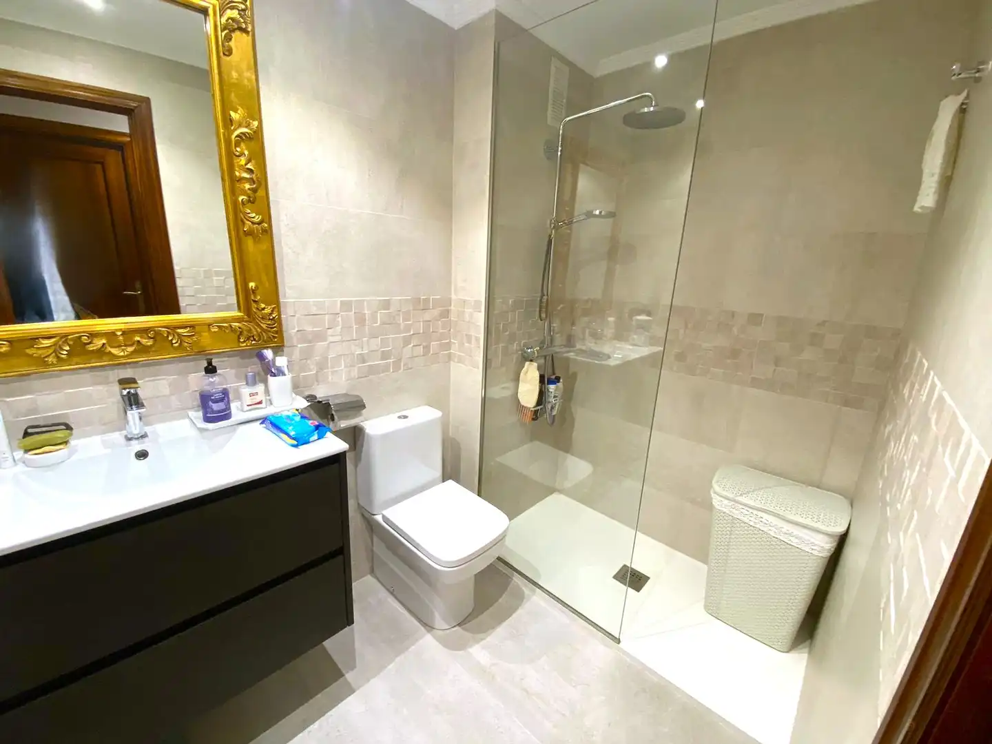 Bathroom of Flat for sale in Castro-Urdiales  with Heating, Private garden and Parquet flooring