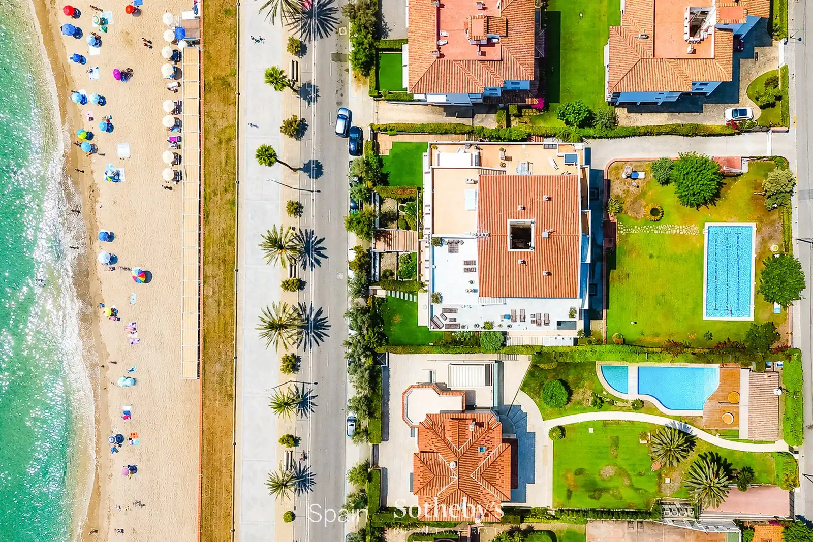 Außenansicht von Wohnungen zum Verkauf in Sitges mit Klimaanlage, Heizung und Privatgarten