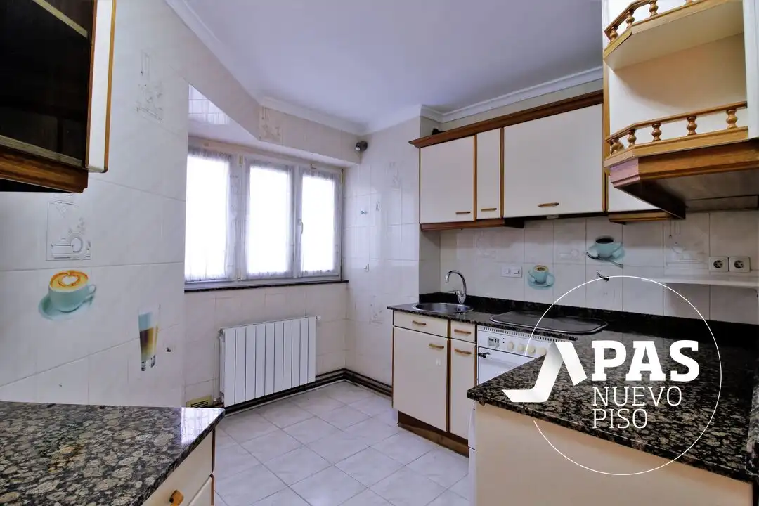 Küche von Wohnung zum Verkauf in Santander mit Heizung