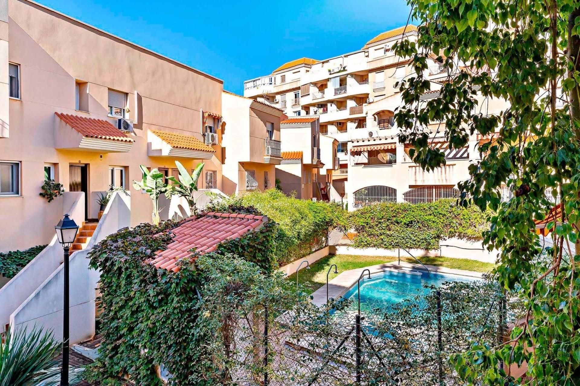 Jardín de Dúplex en venta en Roquetas de Mar con Calefacción, Terraza y Balcón