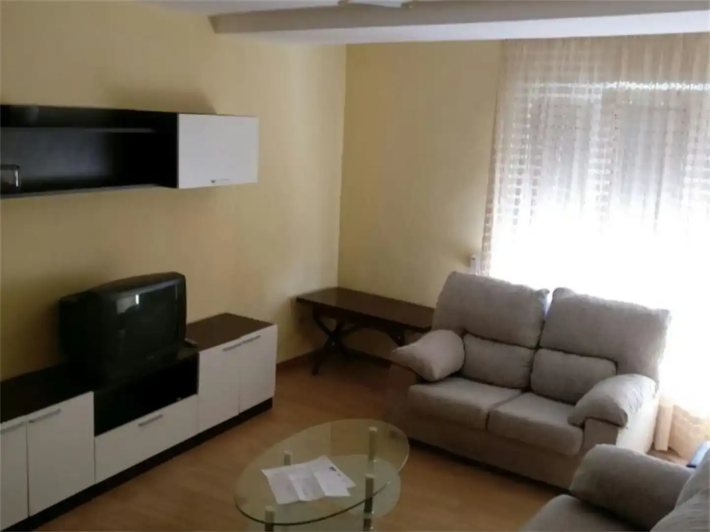 Living room of Flat for rent to own in Palencia  with Parquet flooring, Storage room and Furnished