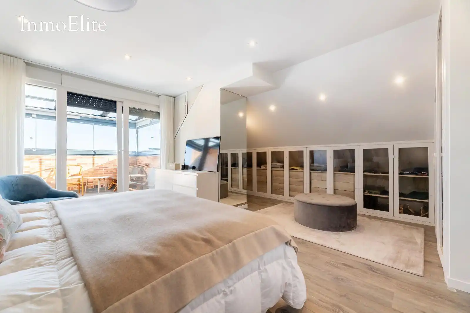 Schlafzimmer von Dachboden zum Verkauf in Majadahonda mit Klimaanlage, Heizung und Parkett