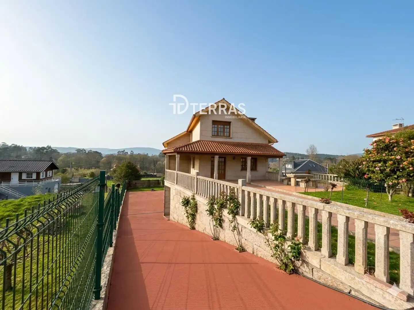 Terrassa de Casa o xalet en venda en Pontevedra Capital  amb Calefacció, Jardí privat i Terrassa