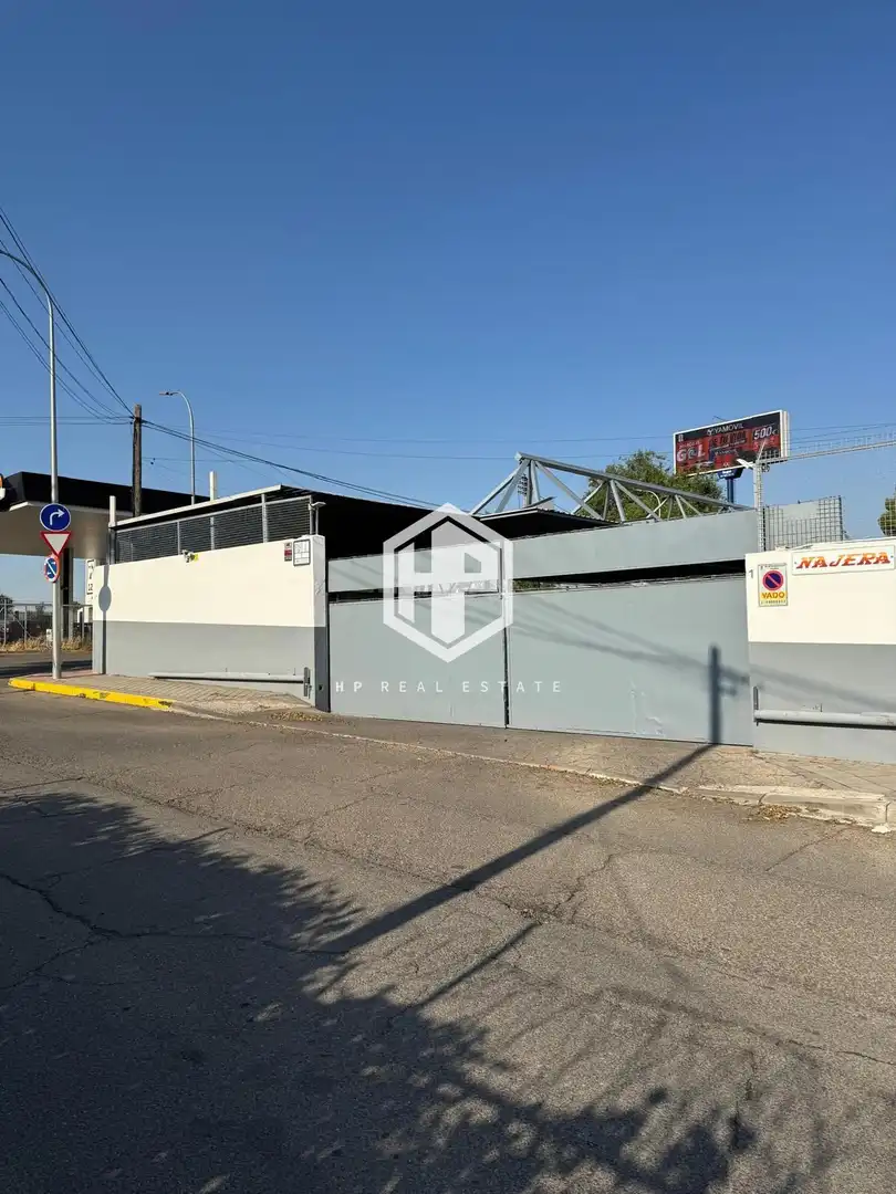 Vista exterior de Nau industrial de lloguer en Madrid amb Calefacció i Alarma