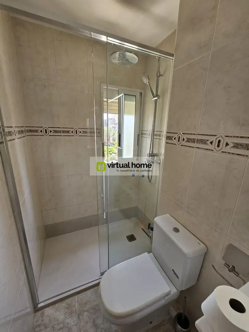 Bathroom of Flat for sale in Benidorm  with Air Conditioner, Terrace and Furnished