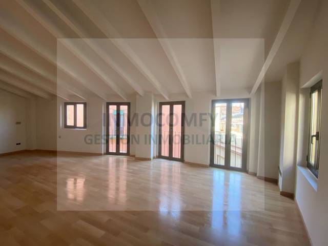 Local comercial en Alquiler en Calle Alta Riera, 3 en La Bisbal d'Empordà