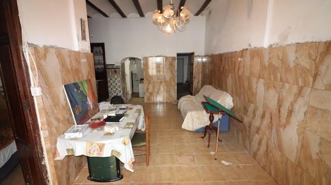 Casa de pueblo a reformar, cuenta con 228 m2 distribuidos en:
Planta baja de 79 m2: salón comedor con chimenea, cocina, baño, dos, imatge 5
