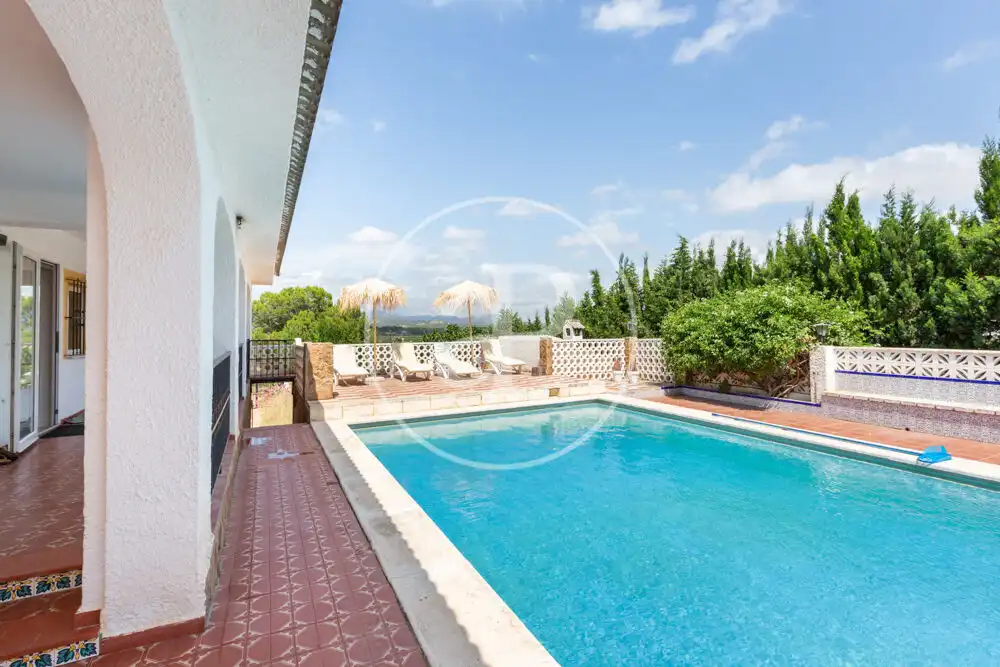 Piscina de Casa o xalet en venda en La Pobla de Vallbona amb Aire condicionat, Calefacció i Jardí privat