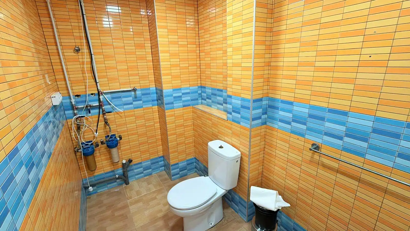 Baño de Local de alquiler en Valencia con Aire acondicionado
