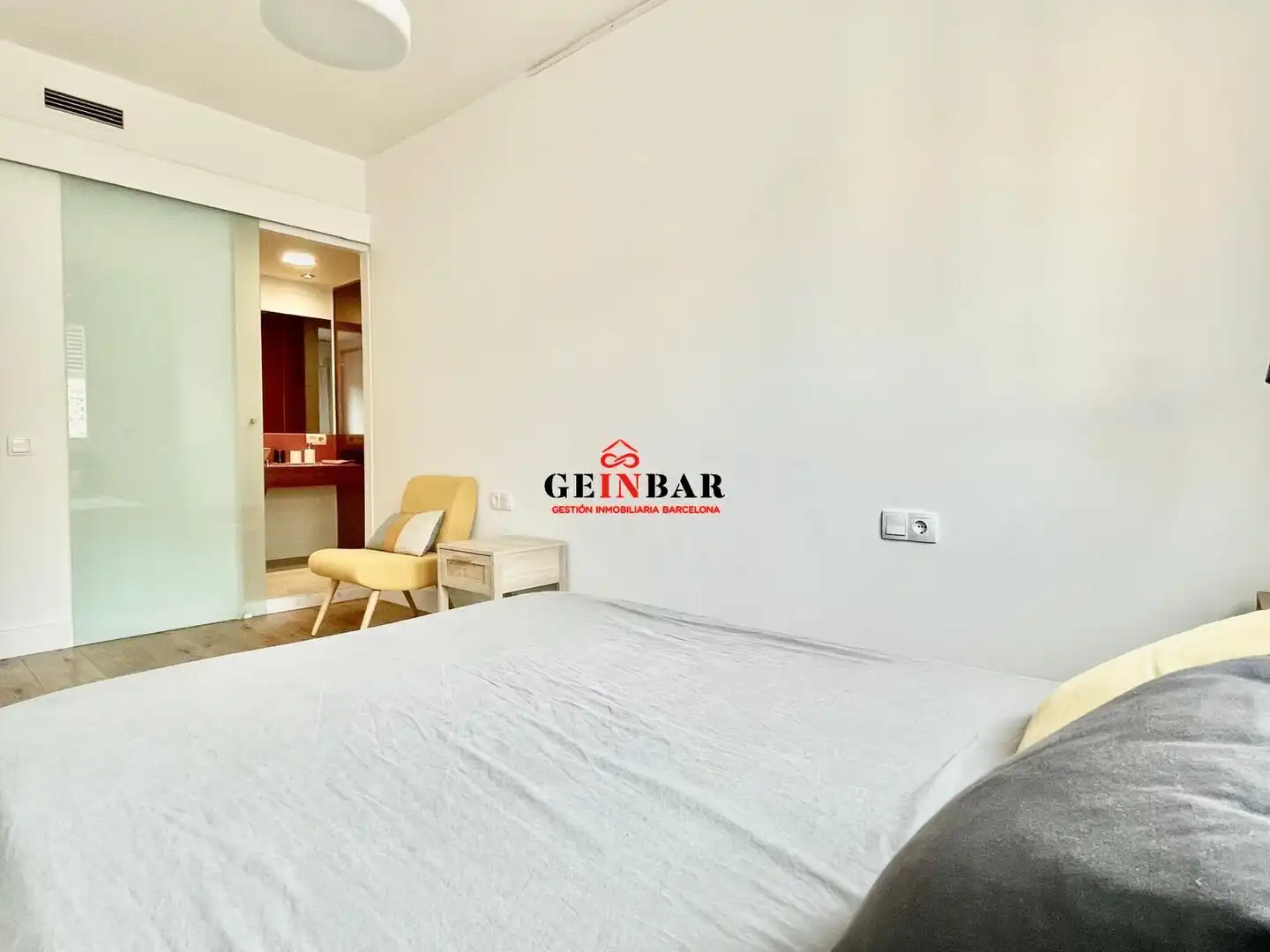 Schlafzimmer von Wohnung zum Verkauf in Barcelona mit Klimaanlage, Heizung und Parkett