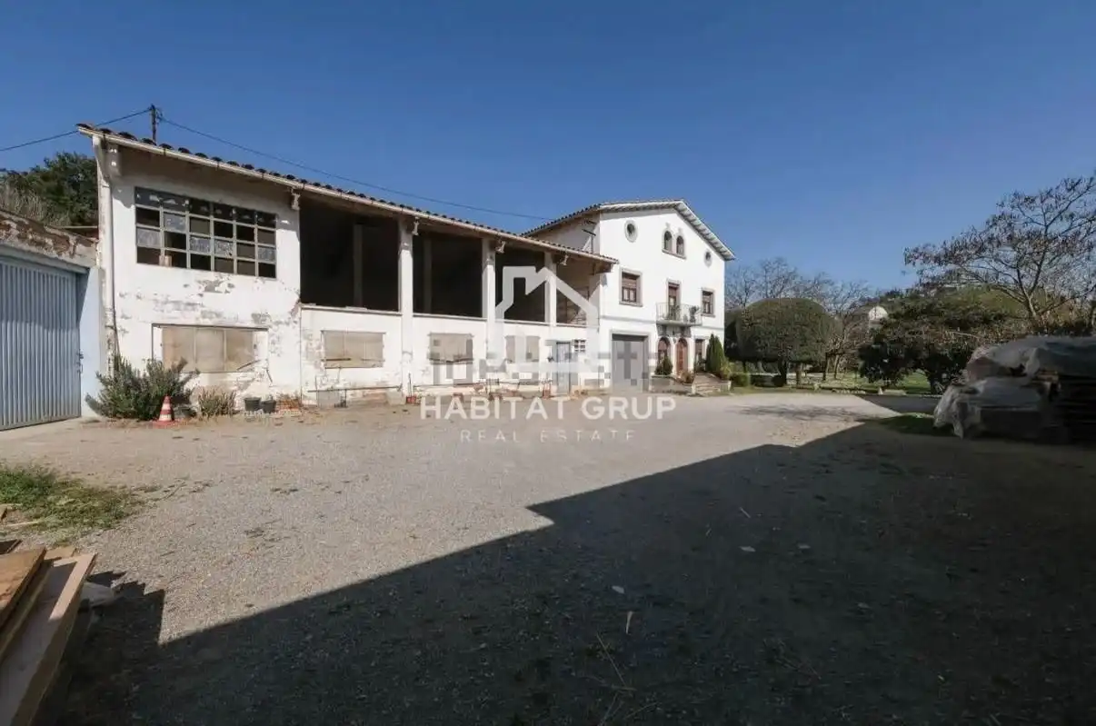 Vista exterior de Casa o xalet en venda en Torelló amb Jardí privat i Terrassa