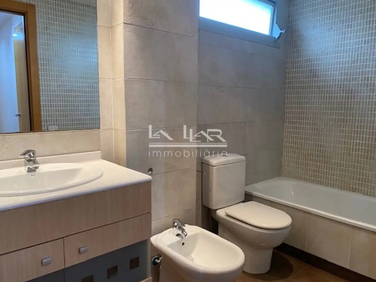 Bathroom of Flat for sale in Vic  with Heating and Balcony