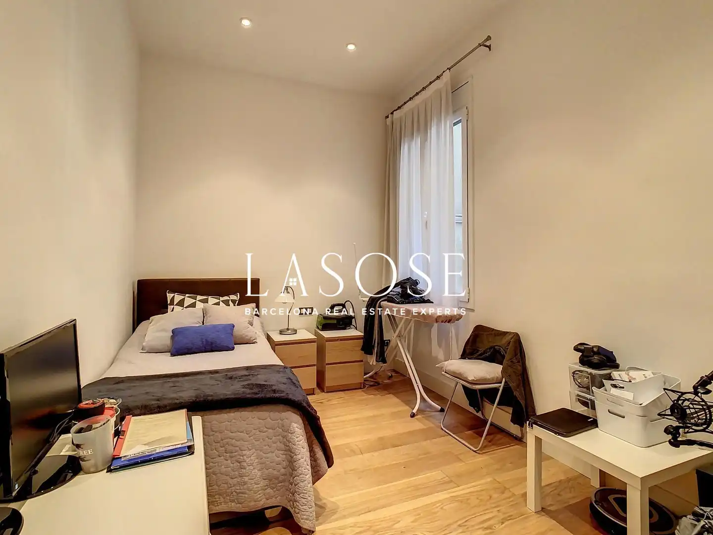 Dormitori de Apartament de lloguer en Barcelona amb Aire condicionat, Parquet i Balcó