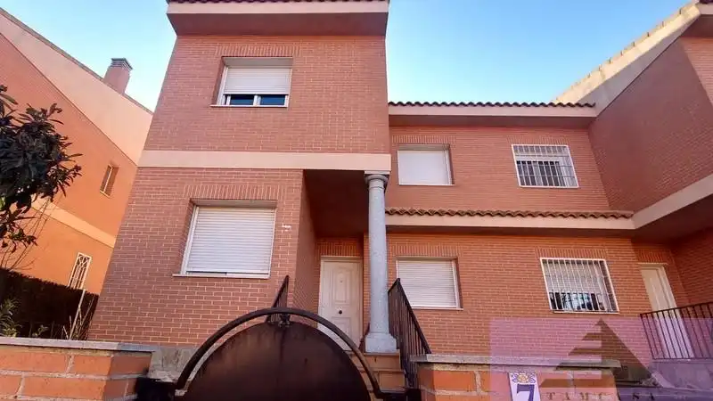 Chalet en venta en Ugena