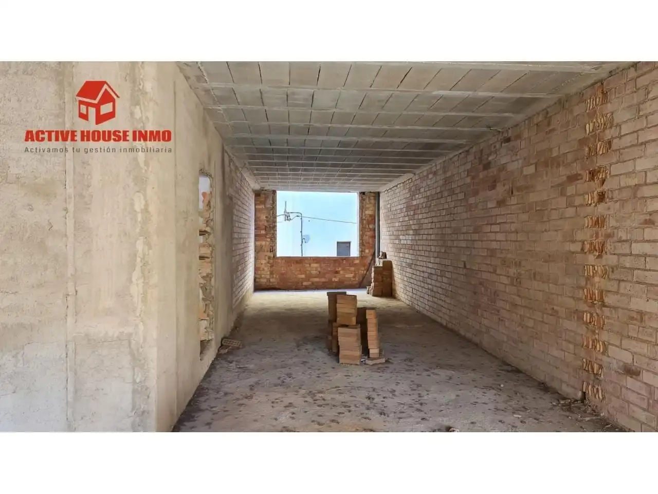 Casa adosada en venda en Santa Bàrbara amb Terrassa i Balcó