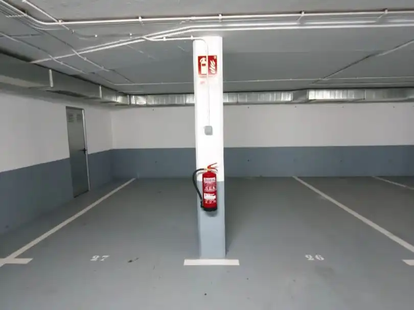 Parkplatz von Garage zum Verkauf in Fisterra