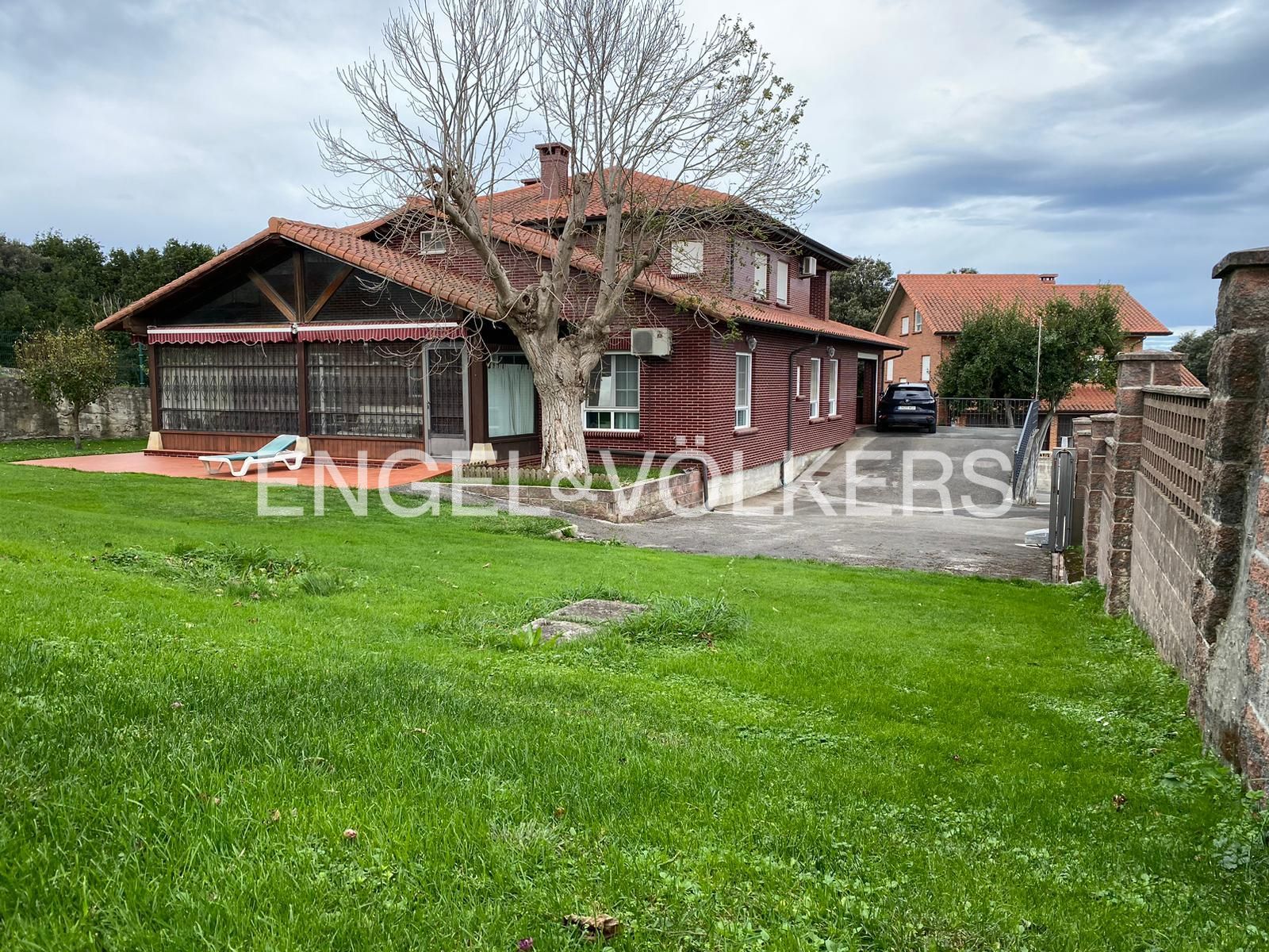 Vista exterior de Casa o xalet en venda en Bareyo amb Aire condicionat, Calefacció i Jardí privat