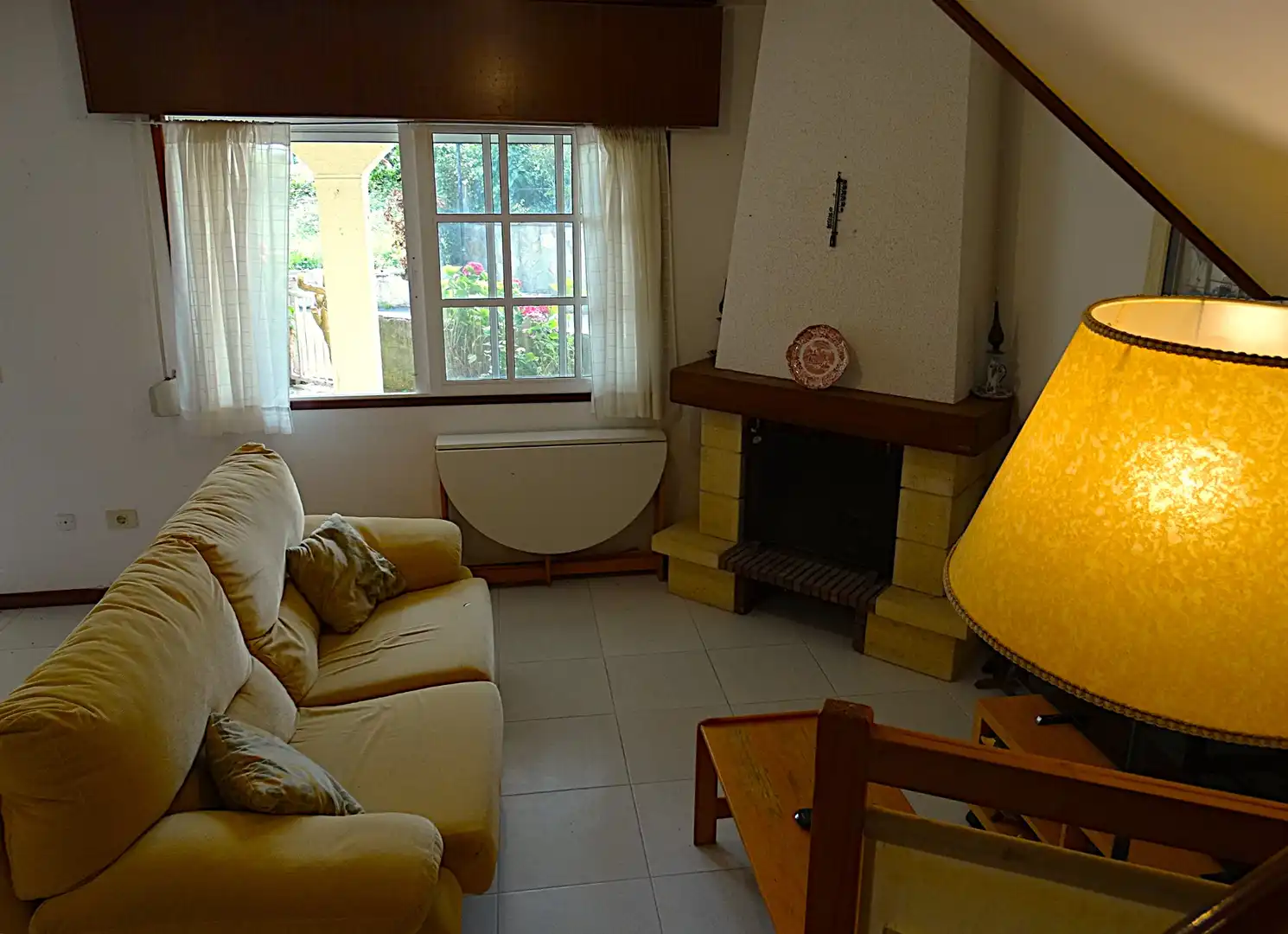 Sala de estar de Casa adosada en venta en Miño con Jardín privado, Parquet y Terraza