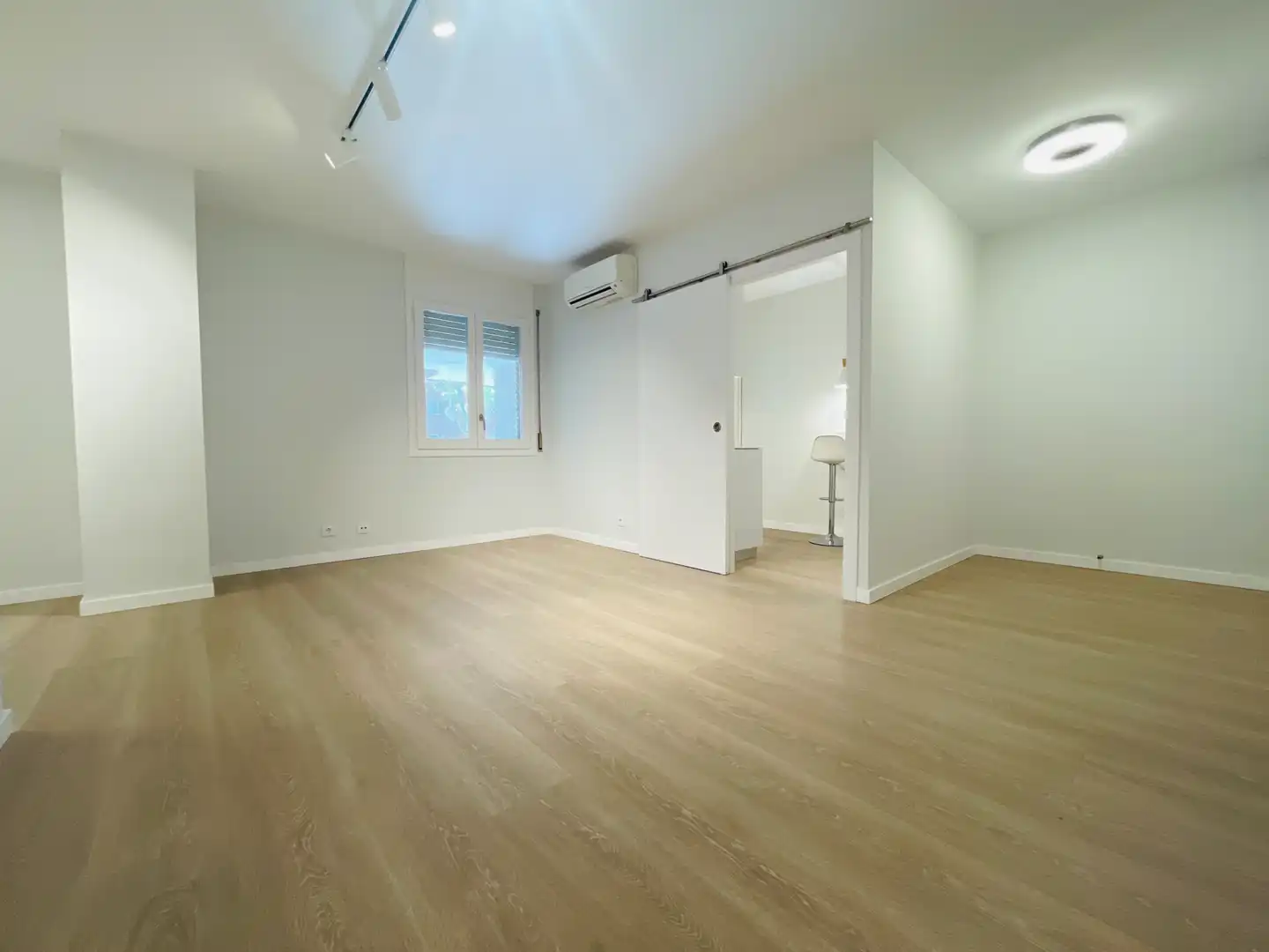 Office for rent in Barcelona  with Air Conditioner